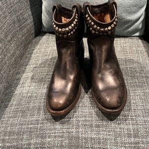 Frye Diana Distressed Leather Boots NWOT